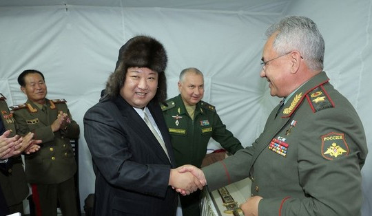 Ông Kim Jong-un được quan chức Nga tặng máy bay không người lái cảm tử
