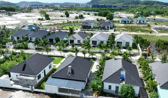 Cưỡng chế, phá dỡ 14 biệt thự xây trái phép ở Phú Quốc