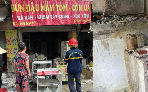 Hà Nội: Quán ăn bất ngờ bốc cháy trên phố khiến người dân hốt hoảng