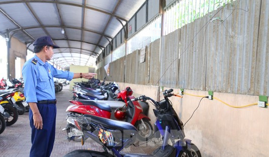 Nhiều chung cư ở Nghệ An bố trí điểm sạc xe điện riêng, có nơi cấm sạc qua đêm