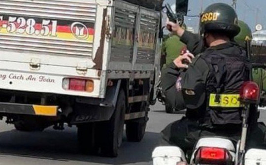 CLIP: Cảnh sát truy đuổi 10km chặn "xe tải điên" ở Đồng Nai