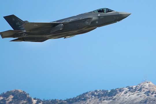 Mỹ "ráo riết" đi tìm tiêm kích tàng hình F-35 bị rơi: Ưu thế vượt trội lại là điểm bất lợi