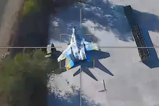 Công bố video phá hủy tiêm kích MiG-29 bằng UAV cảm tử Lancet