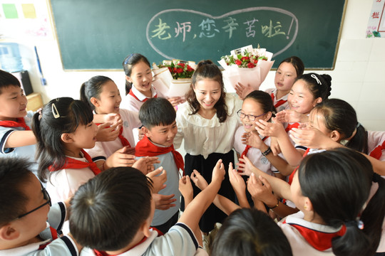 Phụ huynh Trung Quốc nặng gánh… Ngày Nhà giáo