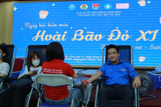Hàng nghìn cán bộ, sinh viên Trường ĐH Mở Hà Nội tham gia hiến máu