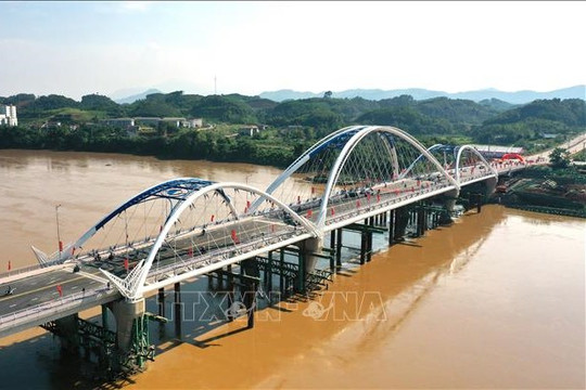 Khánh thành cây cầu thứ 8 vượt sông Hồng tại TP Yên Bái