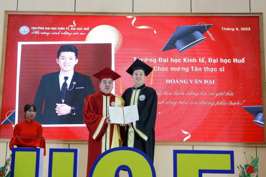 Trường ĐH Kinh tế Huế trao bằng tốt nghiệp cho hơn 220 thạc sĩ, cử nhân