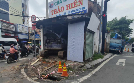 TP.HCM: Tháo dỡ căn nhà 4 mặt tiền độc nhất ở quận Tân Phú