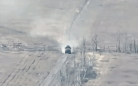 Tên lửa chống tăng Nga 'xé nát' xe bọc thép MaxxPro MRAP ở khu vực Zaporozhye