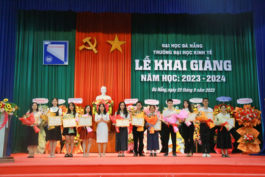 Trường ĐH Kinh tế Đà Nẵng đón hơn 3.000 tân sinh viên