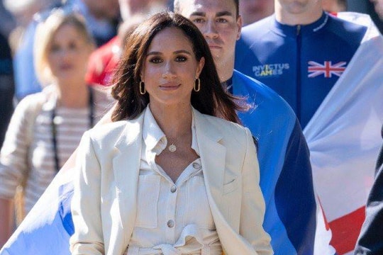 Phong cách đơn giản, trung tính vẫn tạo nên trào lưu của Meghan Markle