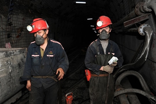 Cháy mỏ than Trung Quốc, 16 người thiệt mạng