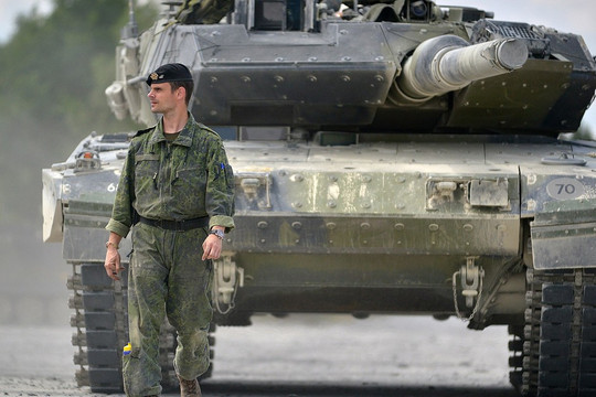 Sự thật lính Đức trực tiếp điều khiển xe tăng Leopard tại Zaporozhye