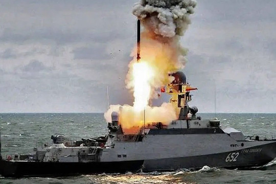 Ukraine muốn nhốt chiến hạm ở Crimea, không thể phóng tên lửa Kalibr?