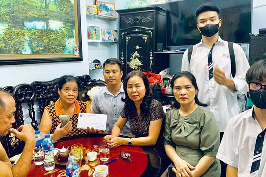 Học sinh trường THPT Trần Phú - Hoàn Kiếm chung tay ủng hộ nạn nhân vụ cháy