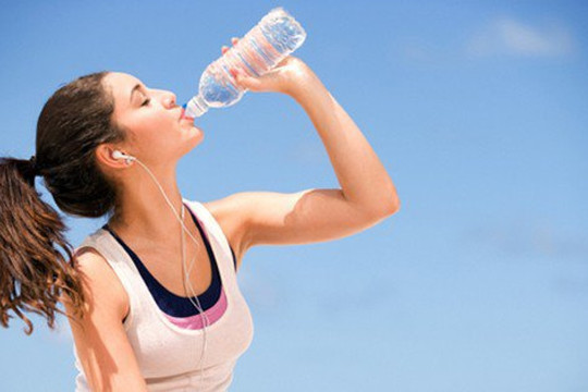 Lười uống nước có thể khiến bạn mắc ‘cả tỷ bệnh’ nguy hiểm này