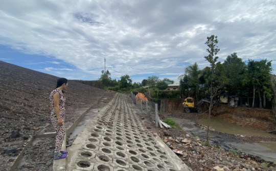 Bùn tràn vào nhà dân ở Đà Nẵng: Giám đốc BQL dự án nói "đã cố gắng hết sức"
