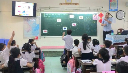Đà Nẵng: Chèn môn học xã hội hóa vào buổi chính khóa, trò lủi thủi ra ngoài nhìn các bạn học