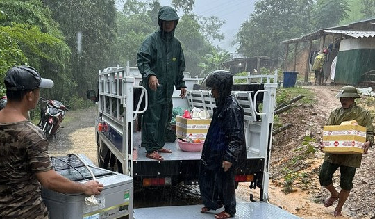 Nghệ An: 1.734 nhà dân bị ngập, 322 hồ đập đầy nước do mưa lũ