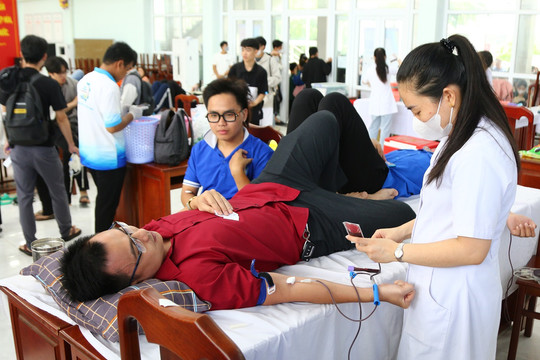 Đoàn viên, thanh niên Trường ĐH Kiên Giang góp thêm 533 đơn vị máu