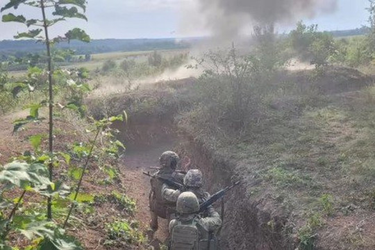 Quân đội Ukraine tiến công rầm rộ trên các mặt trận