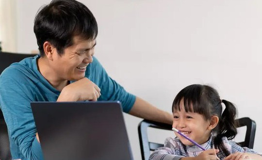 Sự tương tác của bố thúc đẩy hoạt động học tập của con trẻ