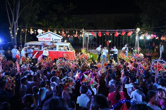 Đêm vui ca Trung thu của những đứa trẻ Raglai