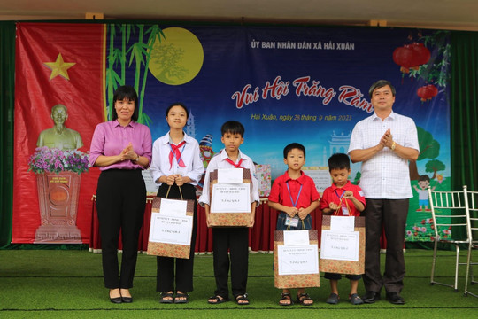 Không khí rộn ràng của học sinh Nam Định đón mừng Tết Trung thu năm 2023