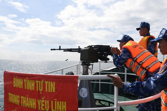 Bộ Tư lệnh Vùng Cảnh sát biển 2 diễn tập, bắn đạn thật trên biển