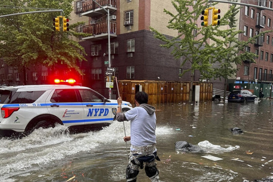 Ban bố tình trạng khẩn cấp tại New York do ngập lụt nghiêm trọng