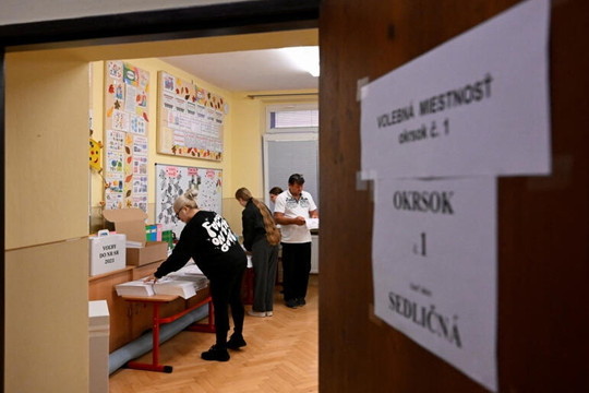 Slovakia chính thức tổ chức bầu cử trước thời hạn