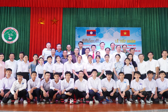 Nghệ An tiếp nhận đào tạo chương trình THPT cho lưu học sinh Lào năm đầu tiên