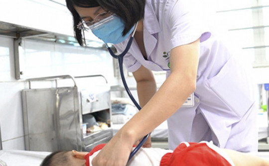 Số ca mắc tay chân miệng ở Hà Nội tăng gấp đôi sau 1 tuần, bệnh có 2 biến chứng thường gặp