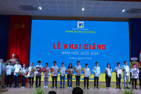'Mưa' học bổng tại lễ khai giảng năm học 2023 - 2024 Trường ĐH Bách khoa Đà Nẵng