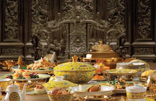 Hé lộ bữa ăn 120 món của hoàng đế và lý do ngài gắp không quá 3 miếng mỗi món