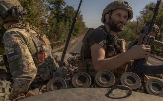 Quốc hội Mỹ không duyệt viện trợ: Lính Ukraine ở tiền tuyến nói gì?
