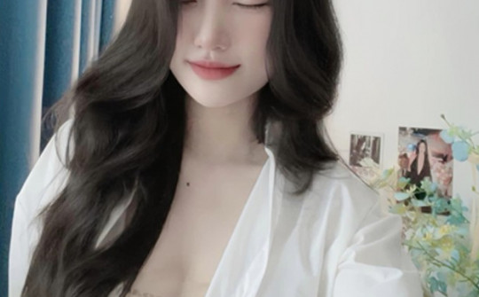 Hot girl Quảng Ninh chỉ cách tôn vòng 1 đẹp không phô với sơ mi "trống trải"