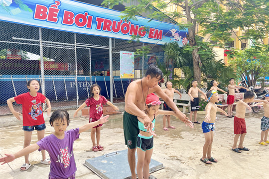 Quảng Ninh tăng cường dạy bơi cho học sinh
