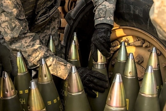 NATO cảnh báo sắp hết đạn dược viện trợ cho Ukraine