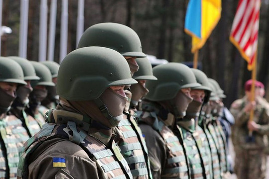Mỹ đang dần bỏ rơi Ukraine?