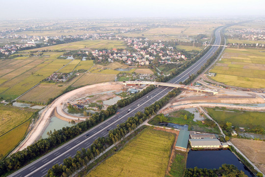 Toàn ảnh nút giao cao tốc Hà Nội - Hải Phòng với đường tỉnh 392 Hải Dương đang xây dựng