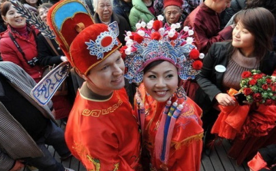 Đằng sau hiện tượng phụ nữ trung niên Trung Quốc muốn lấy chồng Tây