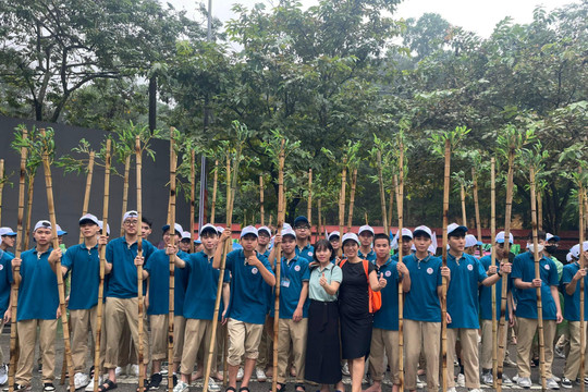 Học sinh Hà Nội tái hiện sức mạnh Thánh Gióng trong trận chung kết Olympia