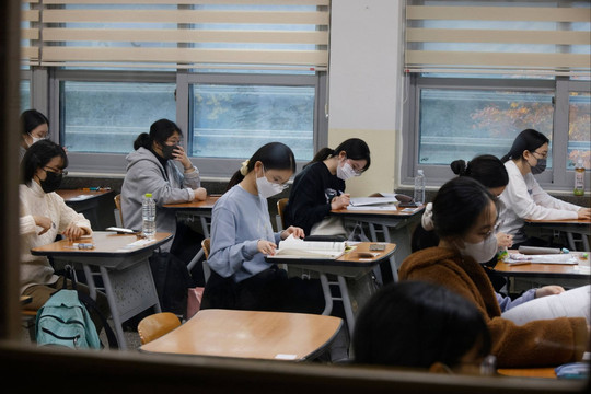 Hàn Quốc điều tra vụ mua bán đề thi đại học