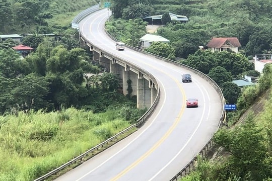 Việc mở rộng đoạn cao tốc Yên Bái - Lào Cai quy mô 4 làn xe là cần thiết