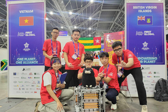 Học sinh Việt Nam vô địch cuộc thi robot lớn nhất thế giới