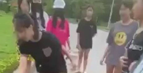 Nữ sinh ở Thanh Hóa bị đánh hội đồng ở công viên đông người