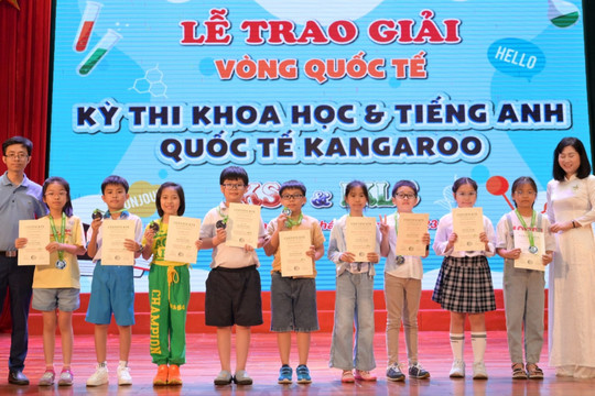 Học sinh tiểu học 'trường làng' ở Cà Mau đoạt giải Olympic Tiếng Anh quốc tế