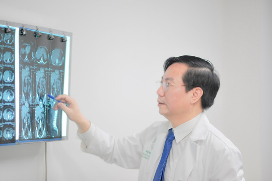Phó giáo sư Tiến sĩ Nguyễn Anh Tuấn giúp hàng nghìn người thoát khỏi ám ảnh của béo phì