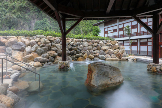 Tắm onsen để ''chữa lành'' theo cách của người Nhật